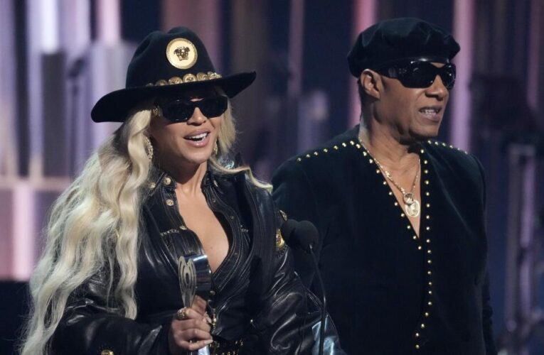 Beyoncé reveals the harmonica player on her new version of ‘Jolene’: Stevie Wonder