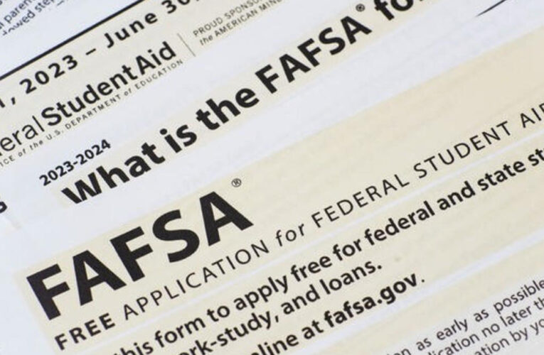 FAFSA glitches delaying financial aid clarity for students