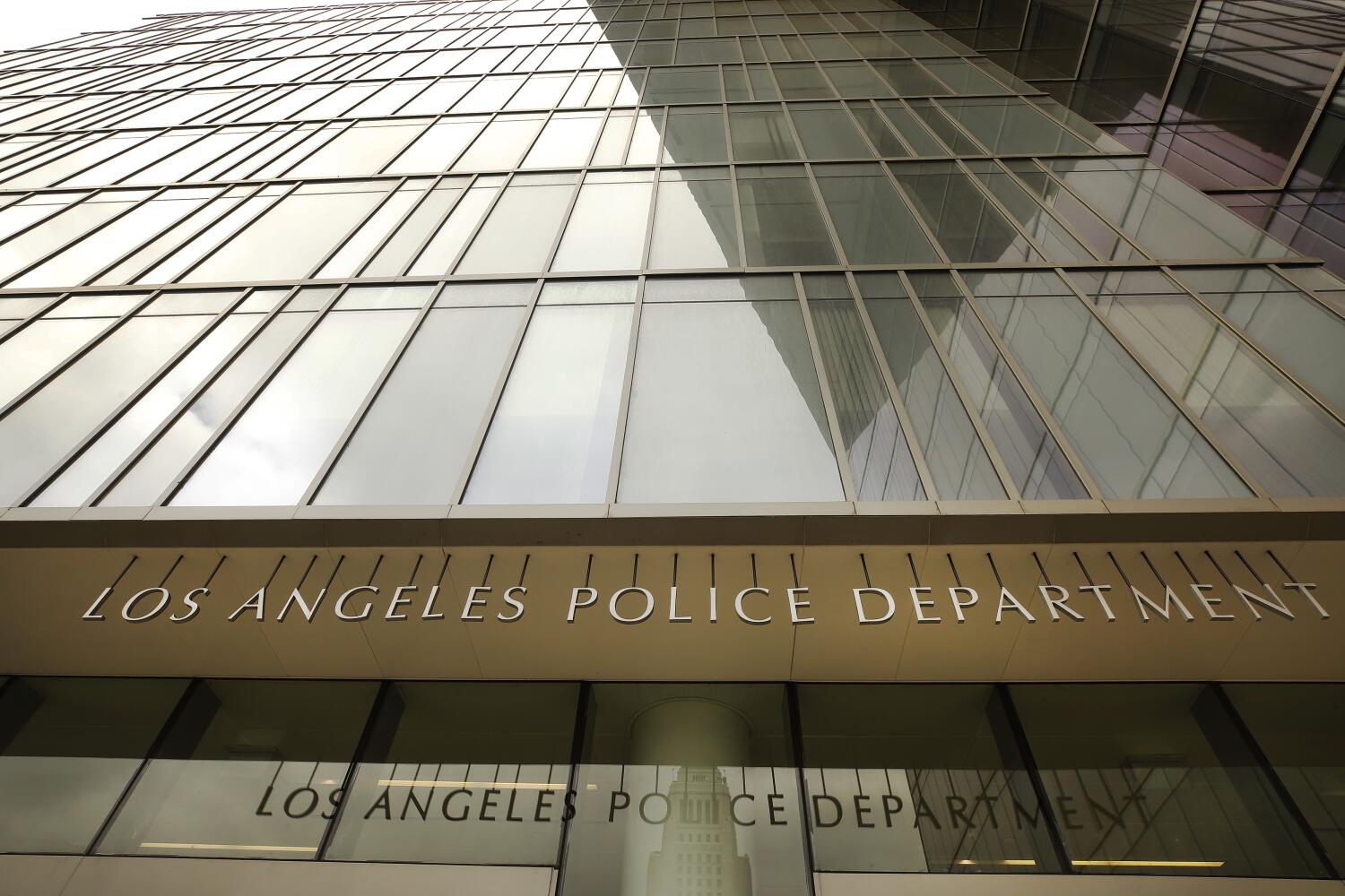 lapd-officer-from-scandal-plagued-gang-unit-is-charged-with-thefts-of-brass-knuckles,-knives