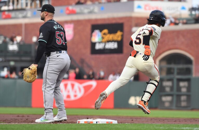 Without hitting a ball out of the infield, Jung Hoo Lee has a night to remember at Oracle Park