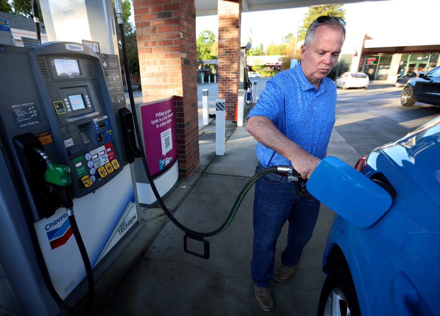 california-gas-prices-are-spiking-again,-what’s-going-on?