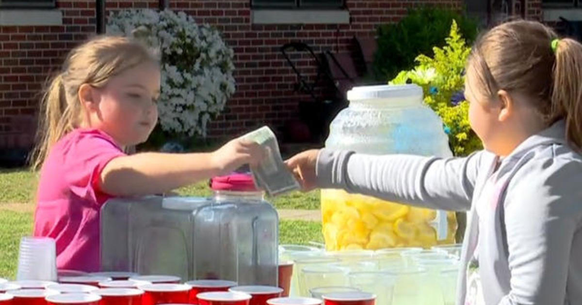 girl-opens-lemonade-stand-to-pay-for-mom’s-headstone