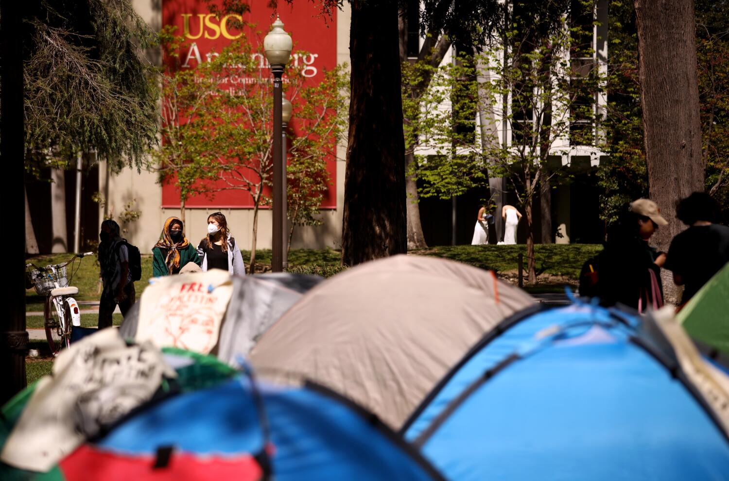 amid-continued-demonstrations,-swastika-drawn-on-usc’s-campus