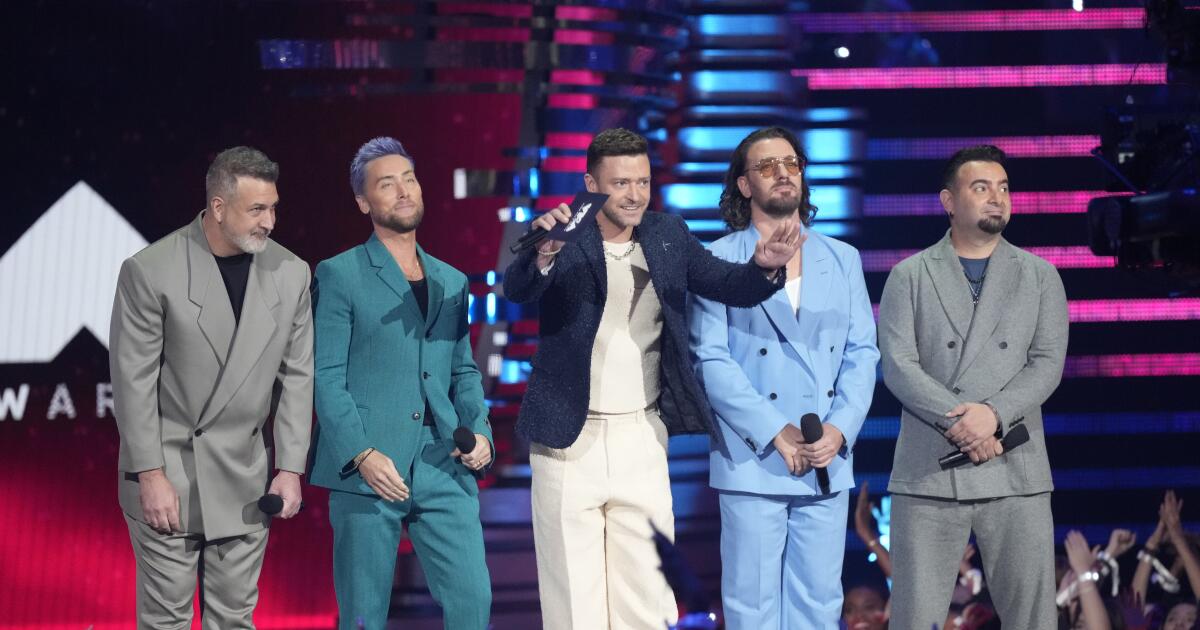 lance-bass-teases-justin-timberlake-with-‘it’s-gonna-be-may’-meme,-an-nsync-fan-favorite
