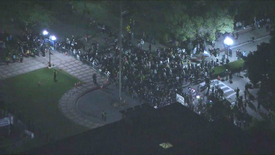 pro-palestinian-protesters-at-ucla-refuse-orders-to-disperse