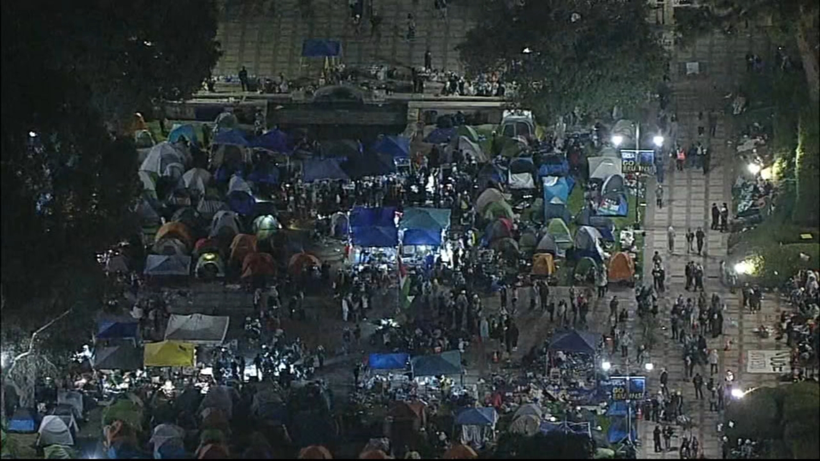 ucla-protest:-police-seeking-to-disperse-protesters-as-crowd-grows-in-size-|-watch-live