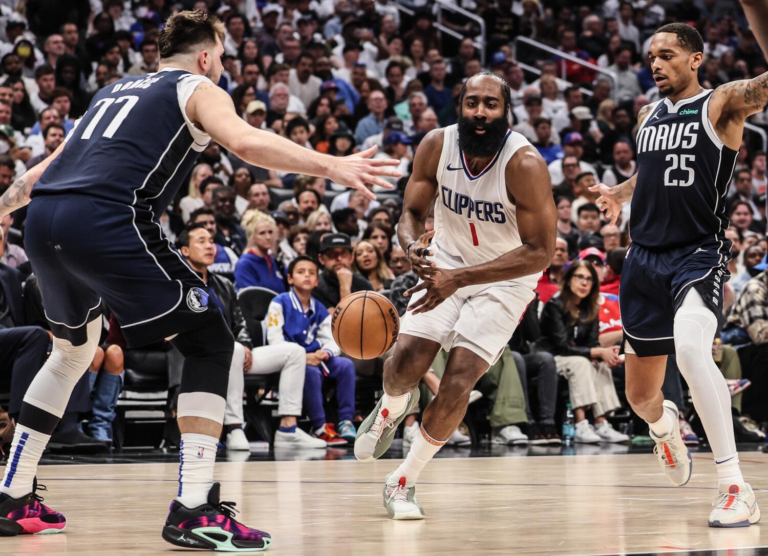 hernandez:-james-harden-delivers-a-trademark-disappearing-act-at-the-worst-time-for-the-clippers
