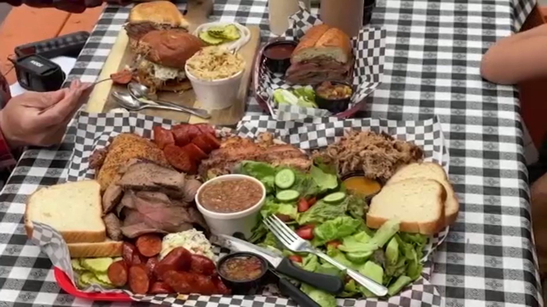 dine-and-dish:-north-fork-bbq-in-north-fork