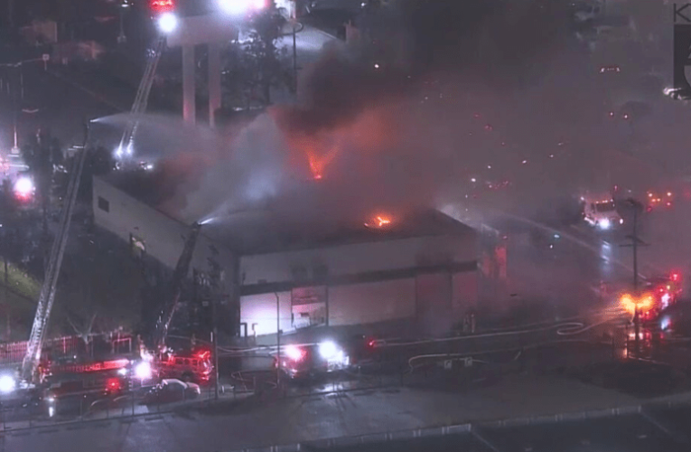 Crews respond to massive blaze at downtown Los Angeles building