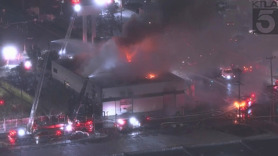 crews-respond-to-massive-blaze-at-downtown-los-angeles-building