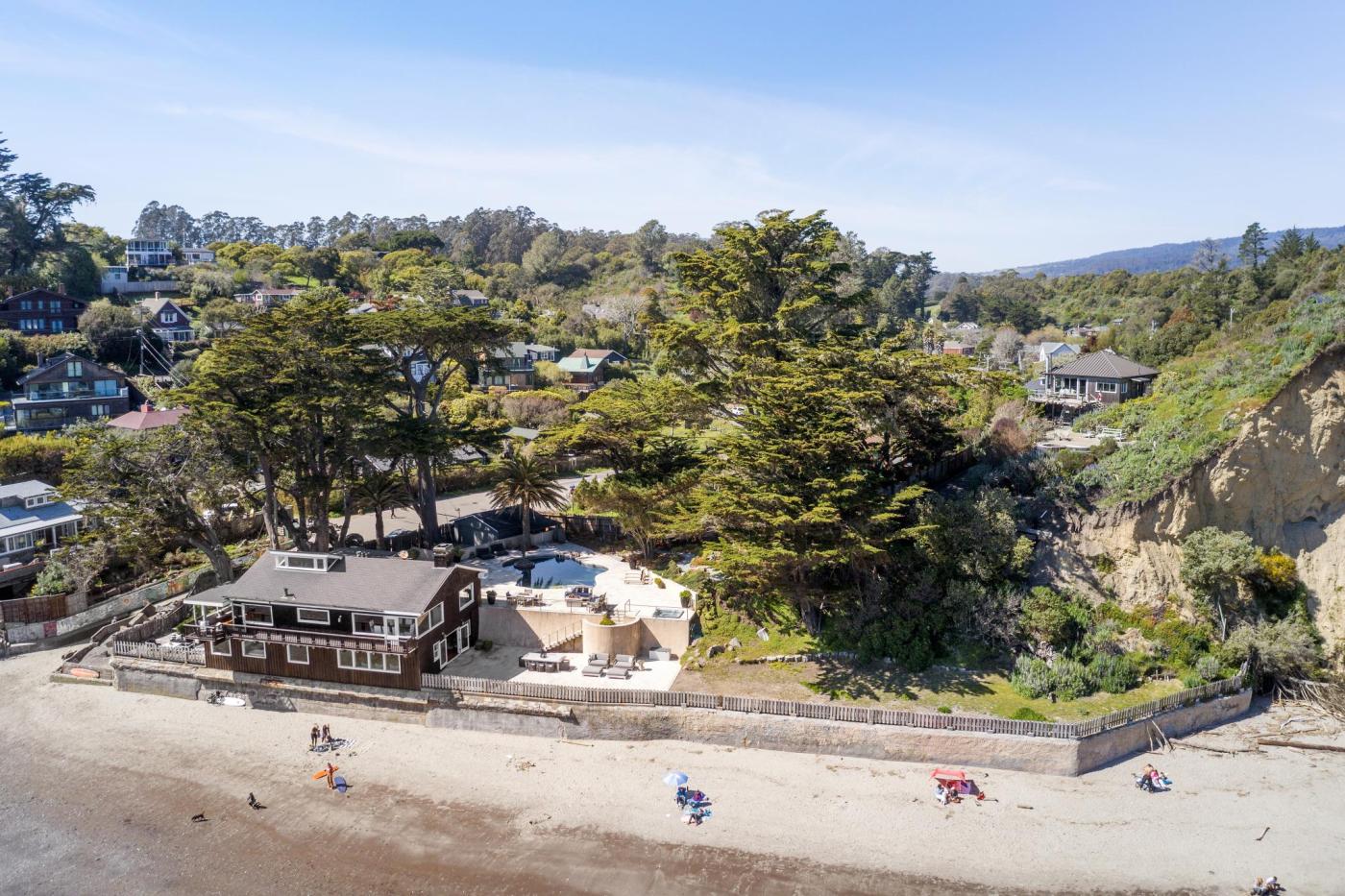 photos:-former-rockstars’-marin-beach-house-listed-for-$15-million