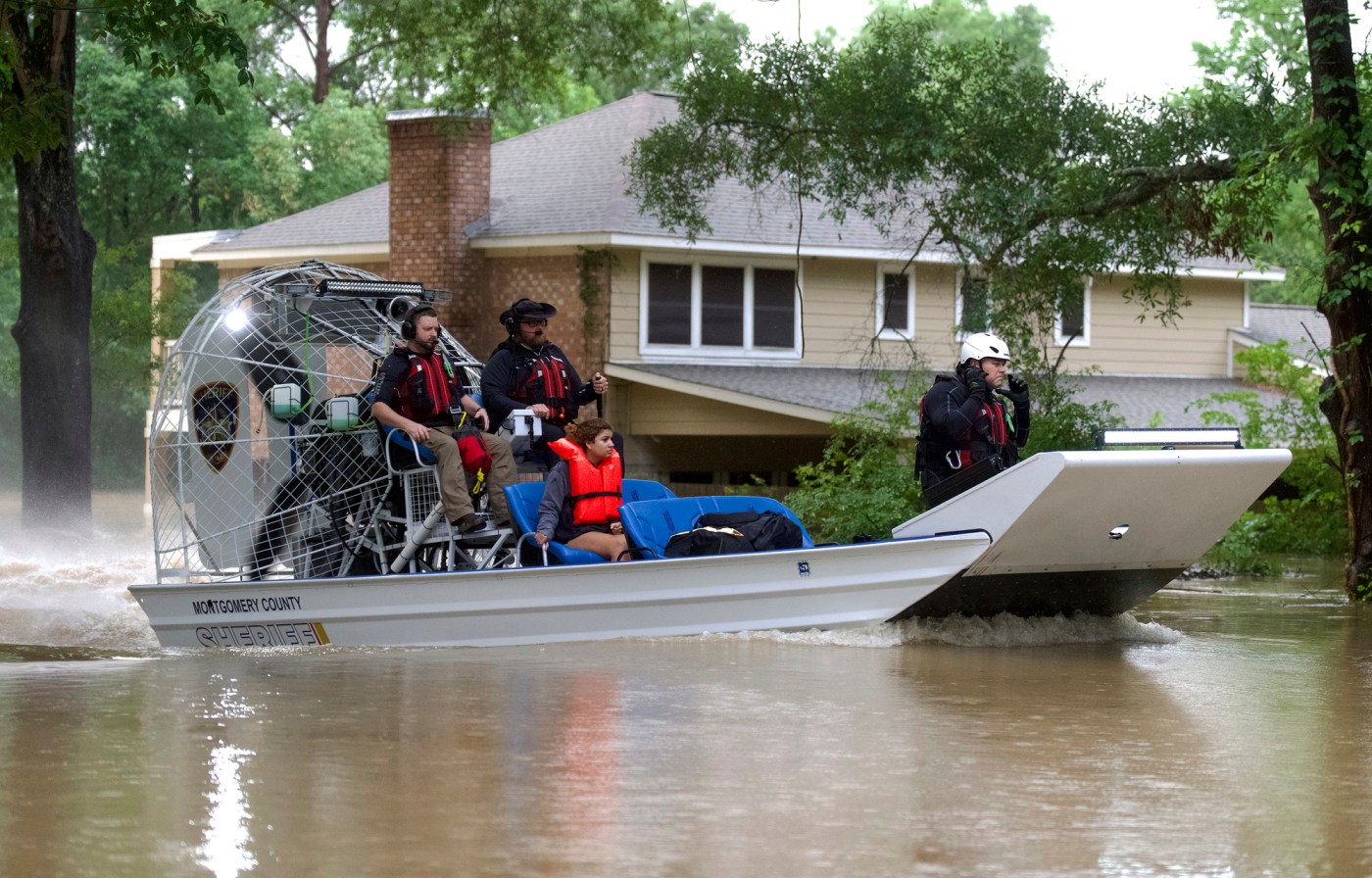 heavy-rains-bring-water-rescues-and-evacuations-to-se-texas