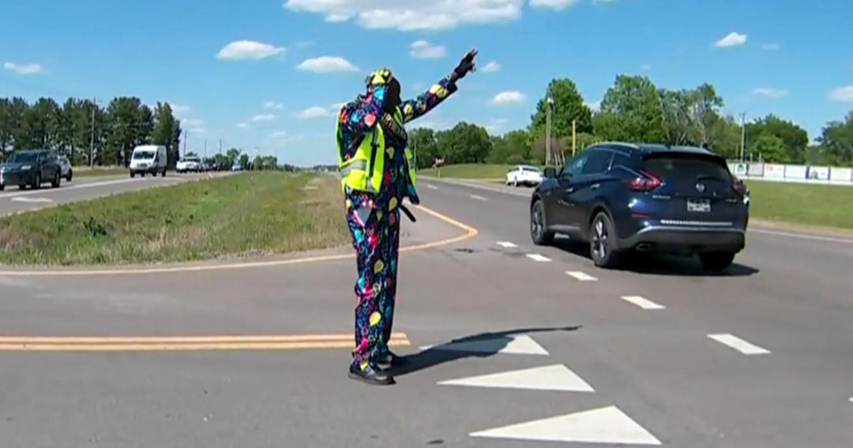 the-infectious-spirit-of-a-beloved-tennessee-crossing-guard
