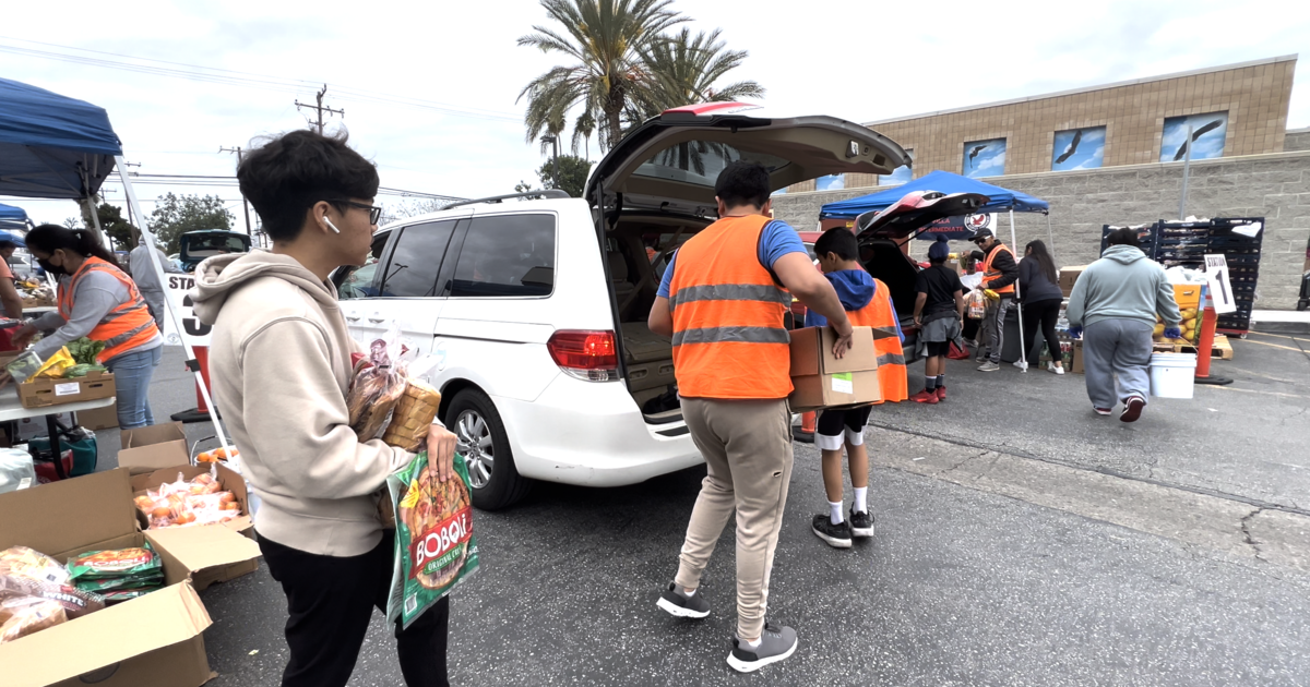 drive-thru-food-pantry-feeds-thousands-in-southern-california