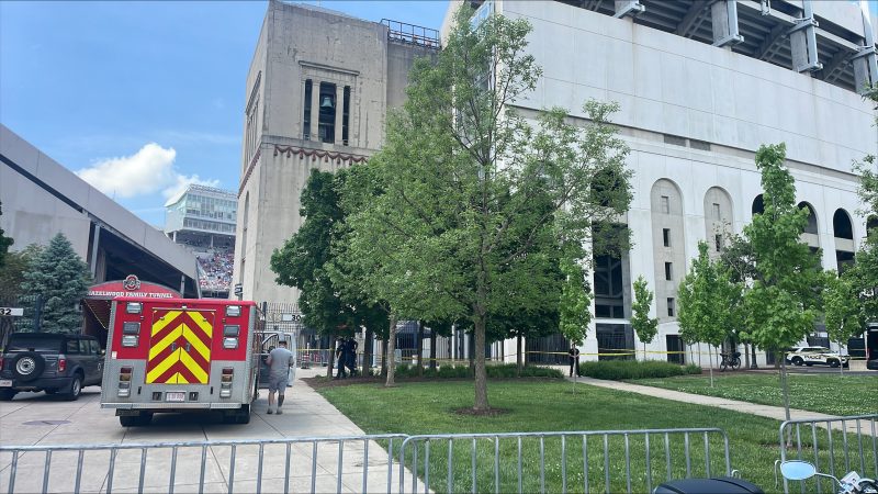 one-dead-after-falling-from-stands-during-ohio-state-commencement-ceremony