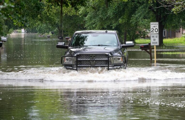 Floodwaters in Texas receding, cleanups begin