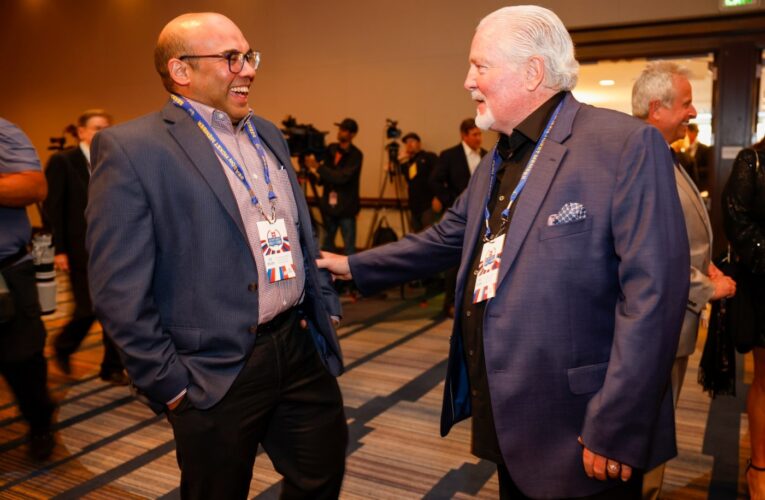 Giants ex-GM Brian Sabean, others relish Bay Area Sports Hall of Fame induction