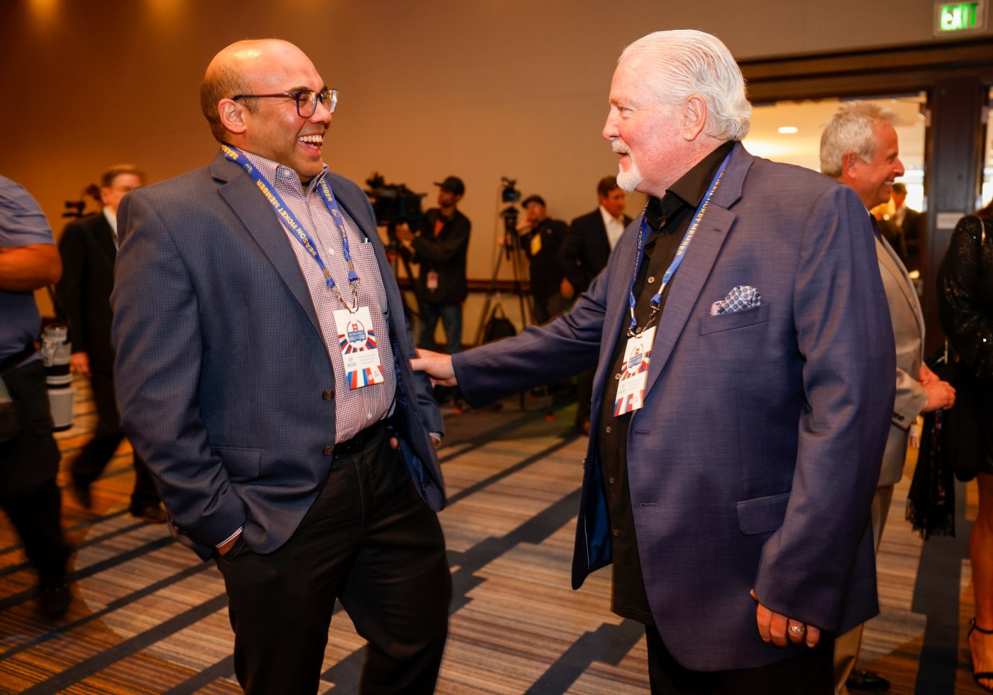 giants-ex-gm-brian-sabean,-others-relish-bay-area-sports-hall-of-fame-induction