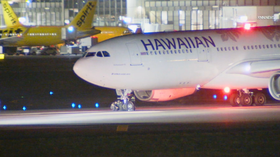 hawaiian-airlines-flight-makes-emergency-landing-at-lax