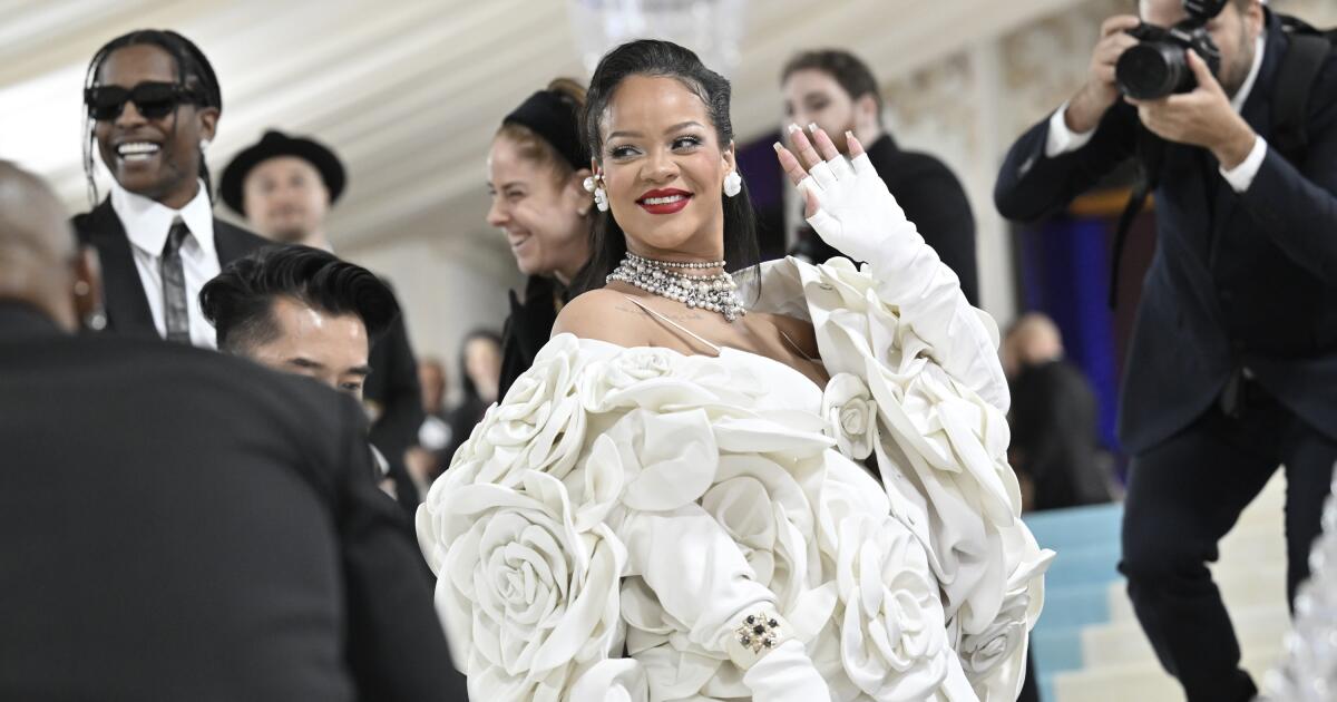 did-rihanna-and-katy-perry-attend-the-met-gala?-no,-but-ai-had-fans-thinking-otherwise