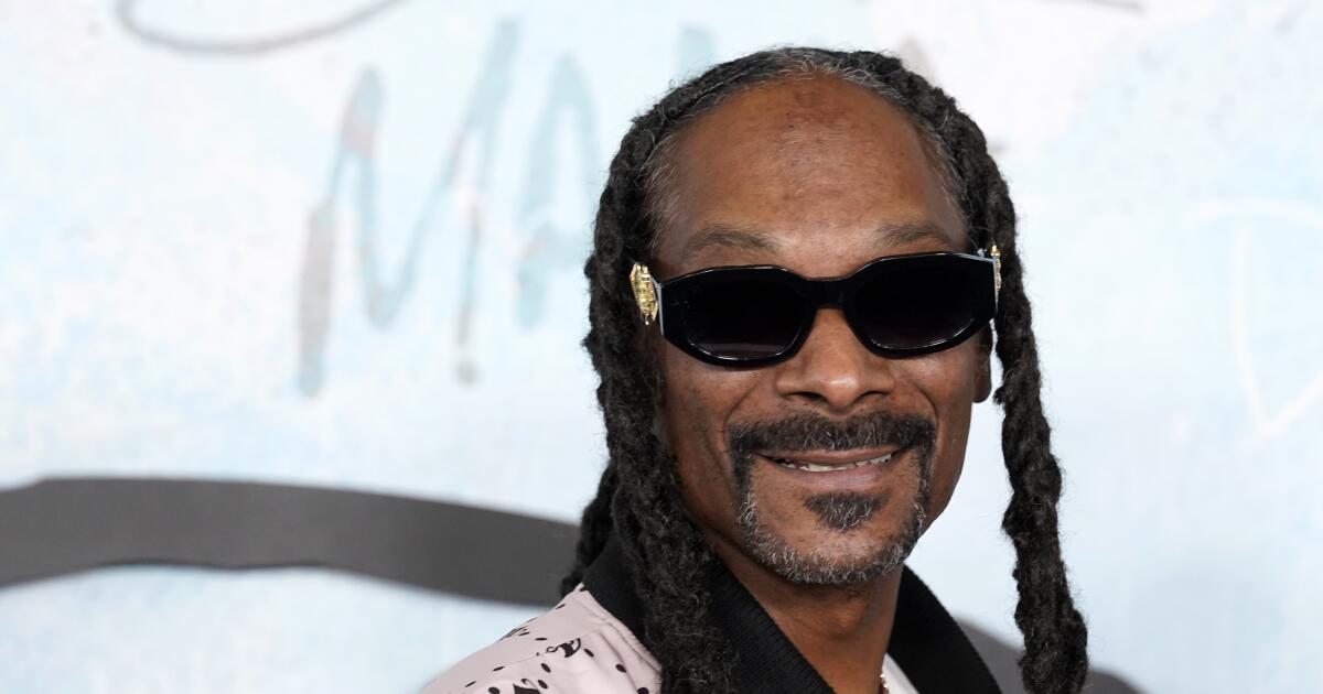 snoop-dogg-puts-mind,-money-on-bowl-not-that-kind-of-bowl.-a-college-football-bowl-game