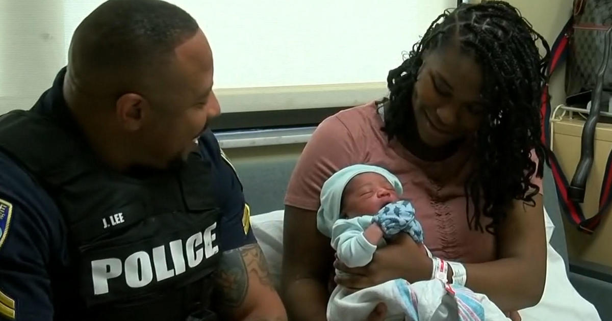 baton-rouge-police-officer-delivers-baby-on-side-of-road