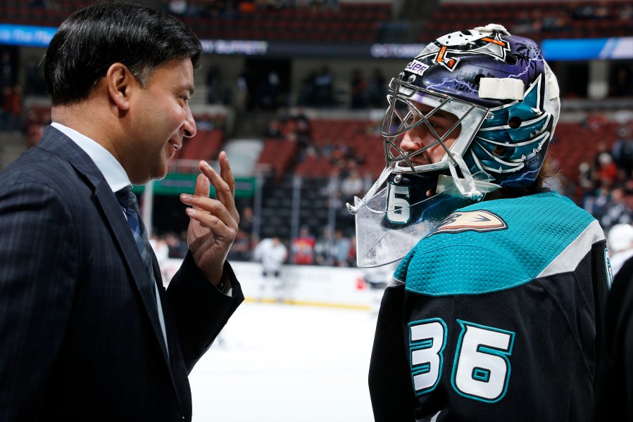 anaheim-ducks-coach-declared-cancer-free,-one-year-after-pancreatic-cancer-diagnosis