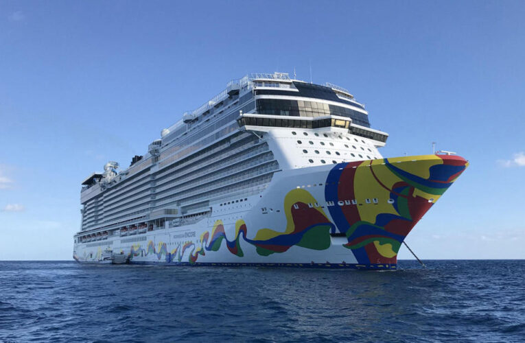 Cruise ship worker accused of stabbing woman, 2 guards at sea