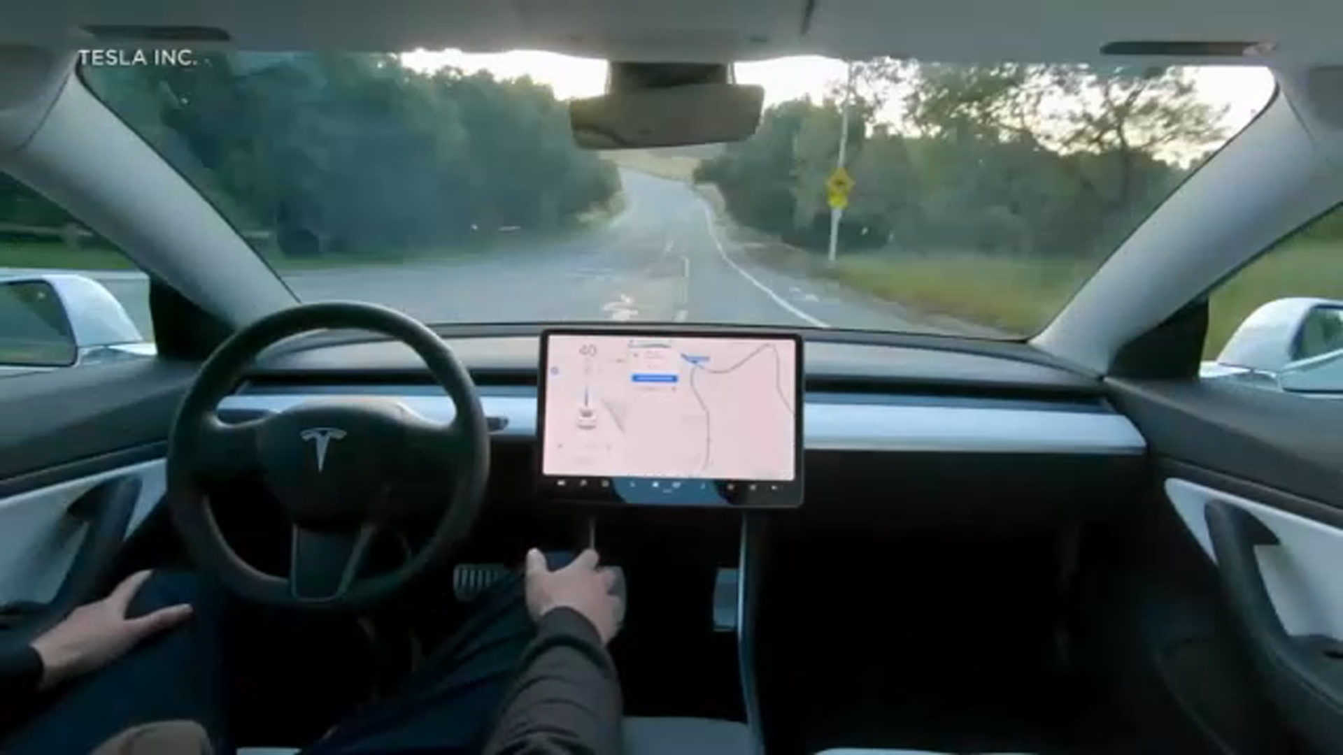 us-seeks-information-from-tesla-on-how-it-developed,-verified-whether-autopilot-recall-worked
