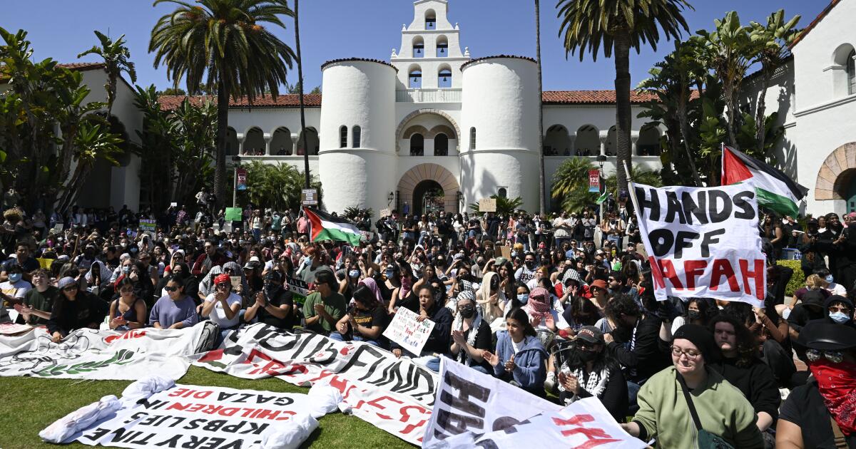 sdsu-beefs-up-security-for-this-weekend’s-graduation-ceremonies-at-viejas-arena,-amid-nationwide-campus-gaza-protests