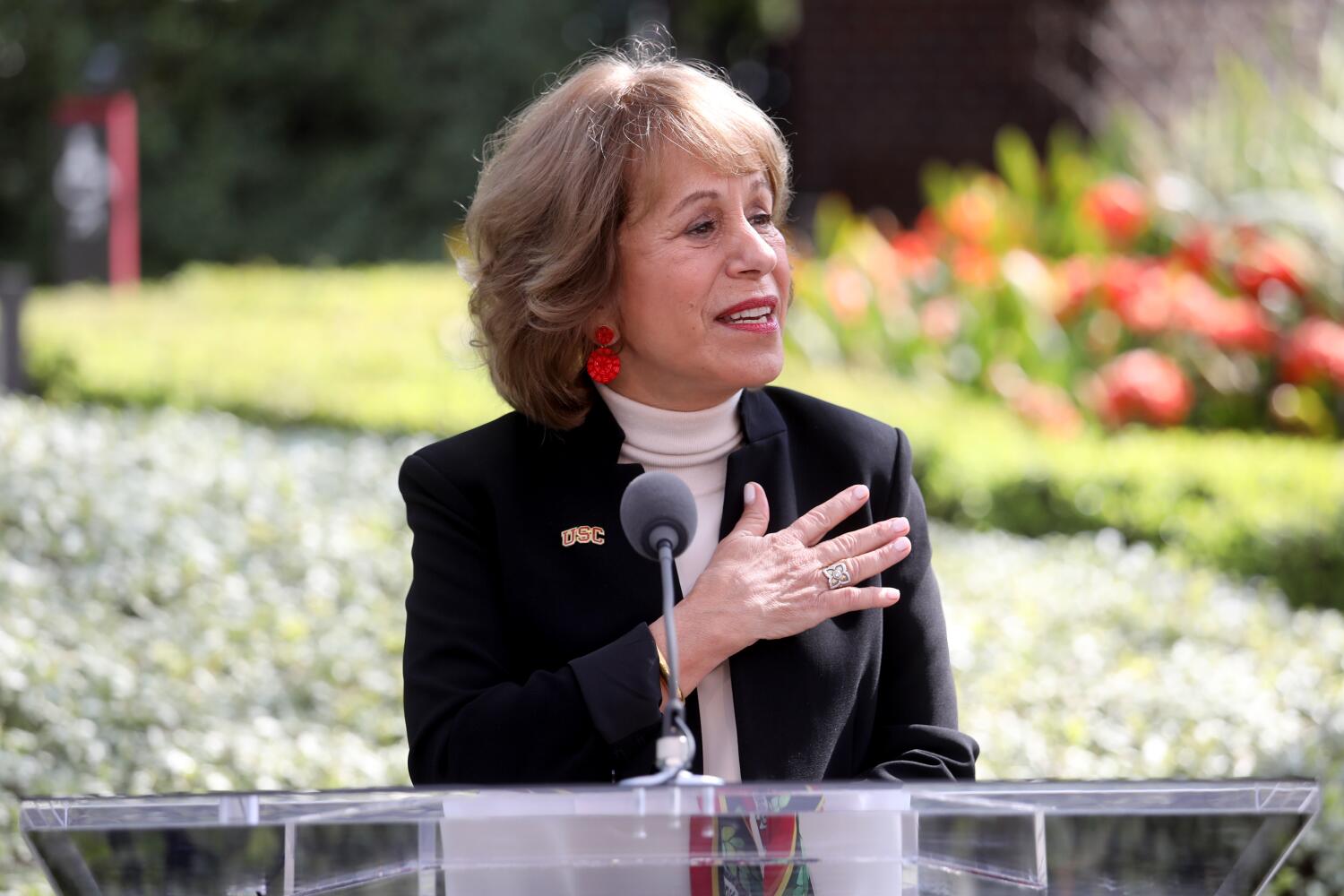 usc’s-faculty-senate-censures-president-carol-folt-and-provost-over-commencement