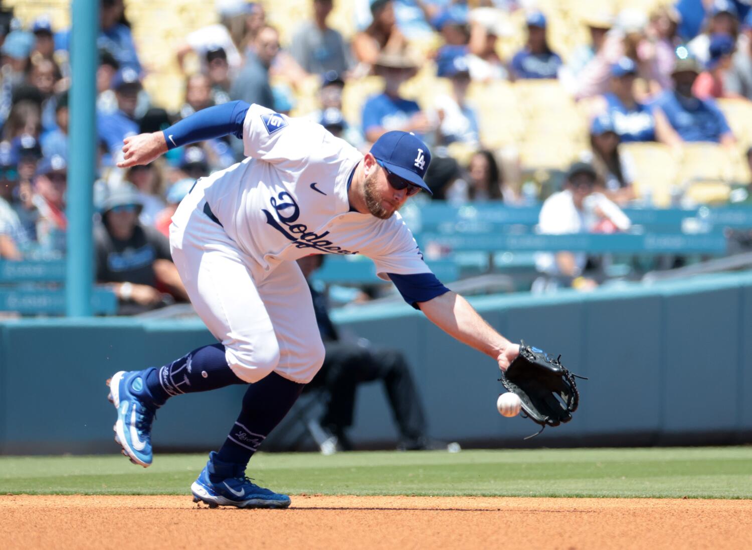 ‘he’s-on-a-mission’:-how-max-muncy-quelled-concerns-about-his-defense-at-third-base