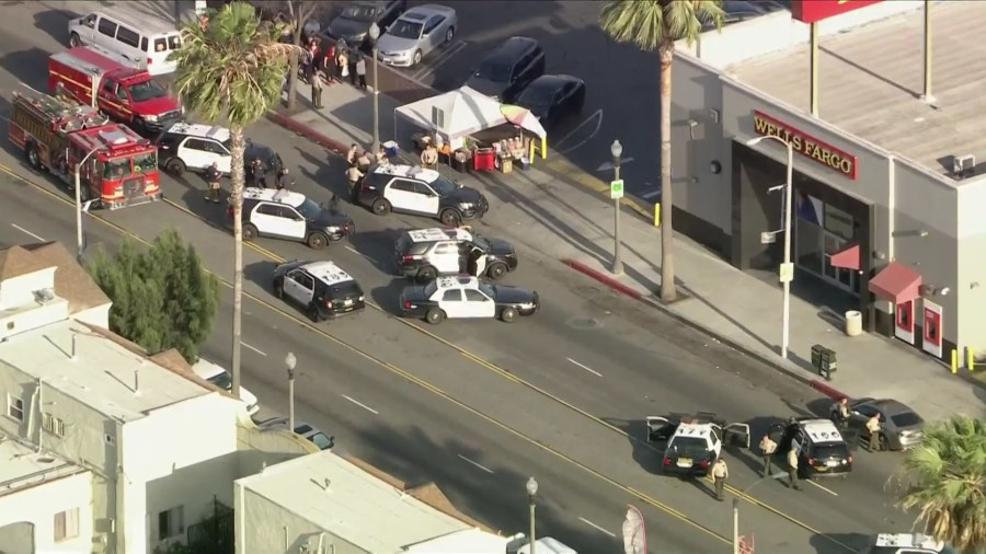 law-enforcement-swarms-south-la.-bank-on-reports-of-robbery-in-progress