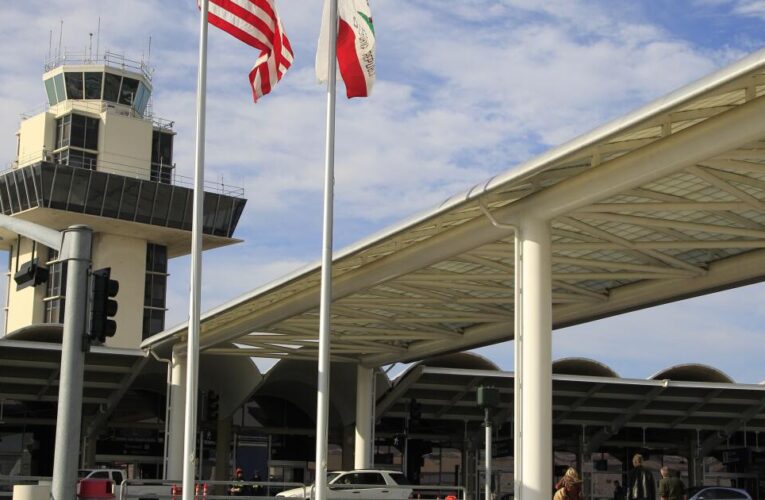 Despite legal threat, Oakland votes to add ‘San Francisco Bay’ to airport’s name