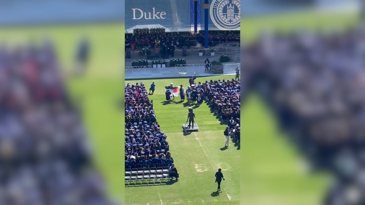 dozens-of-duke-students-walk-out-ahead-of-jerry-seinfeld’s-commencement-speech