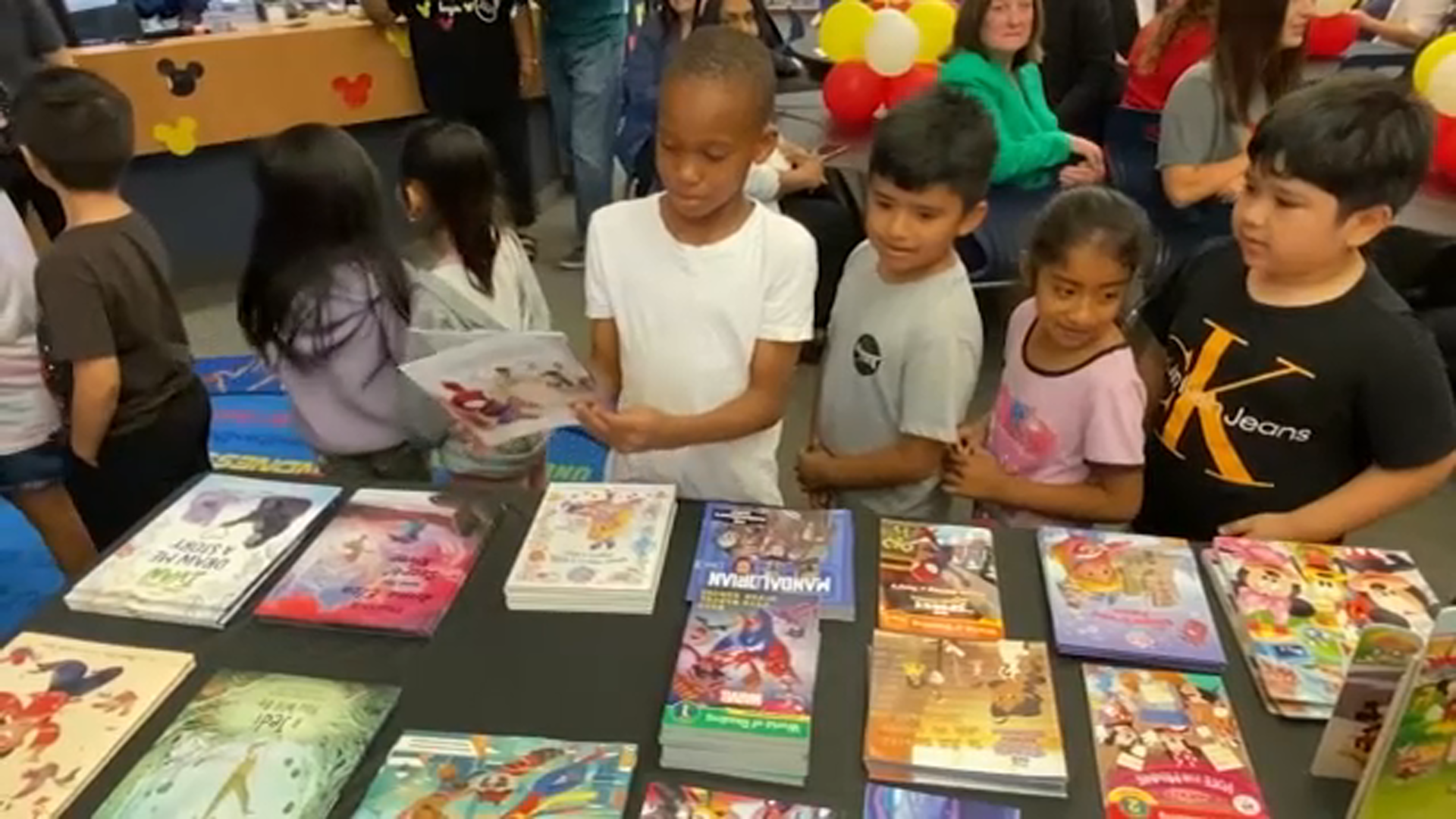 columbia-elementary-school-students-take-home-free-books-through-‘magic-of-storytelling’-campaign