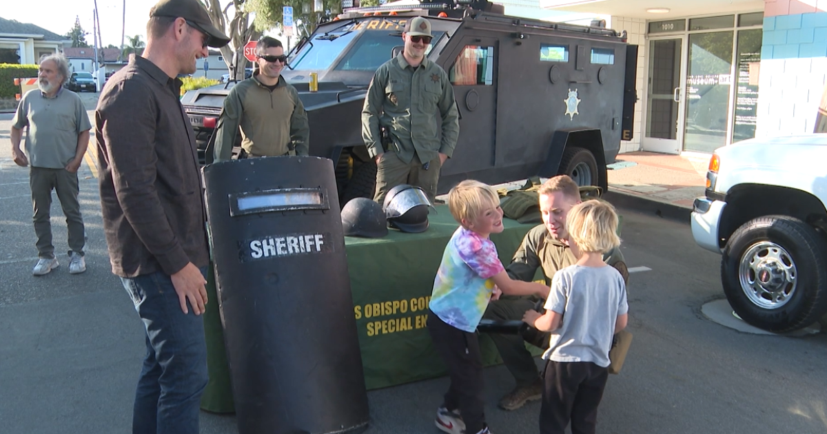 residents,-visitors-meet-with-local-law-enforcement-at-farmers’-market-in-san-luis-obispo