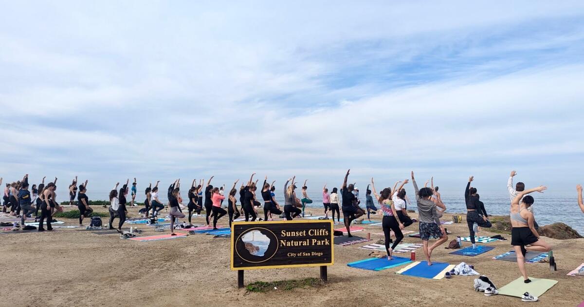 namaste-away:-rangers-bar-yoga-classes-at-cliffside-san-diego-park