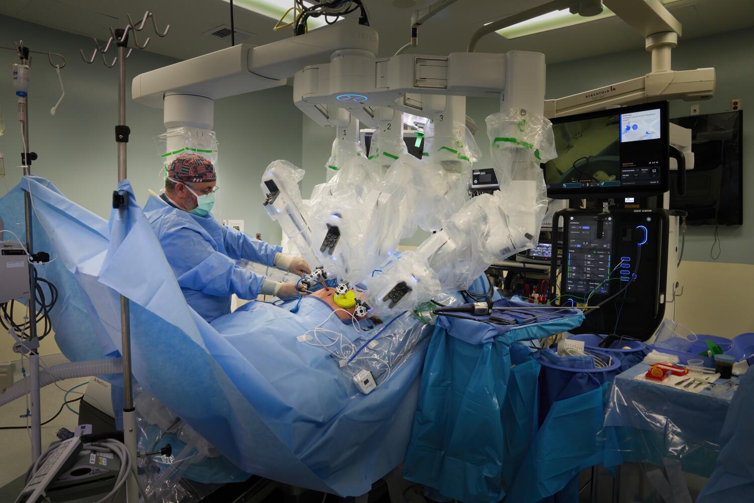 san-diego’s-biggest-medical-provider-is-all-in-on-robot-assisted-surgery