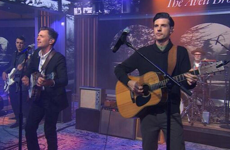 Saturday Sessions: The Avett Brothers perform “Country Kid”