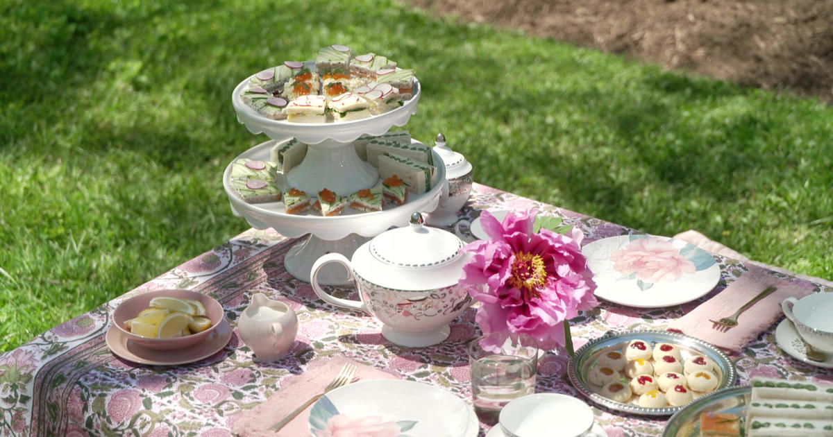 martha-stewart-on-how-to-throw-a-garden-tea-party