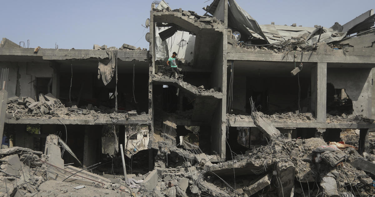 at-least-27-killed-in-central-gaza-airstrike-as-us.-envoy-visits-the-region