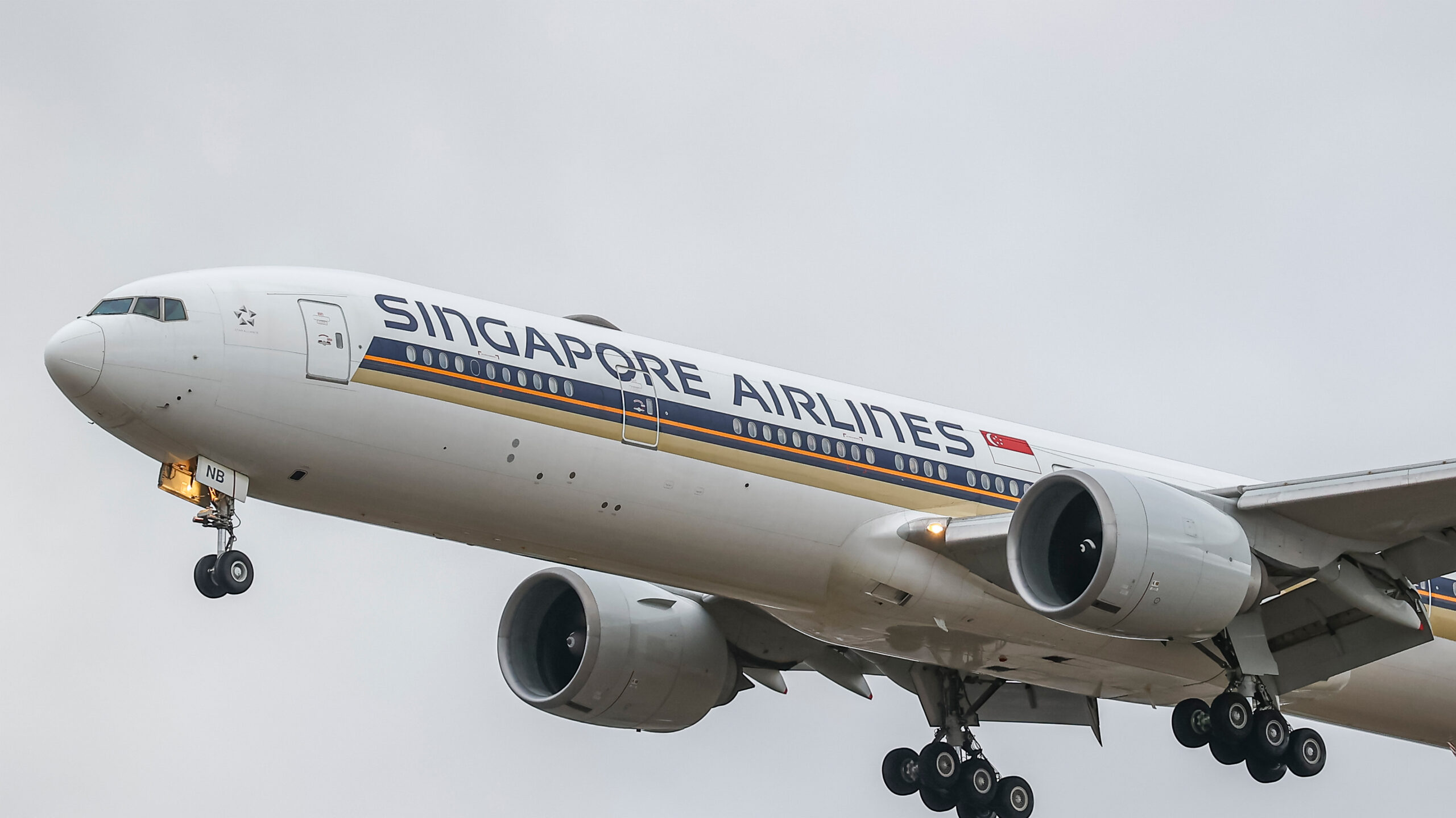 1-dead,-others-injured-after-‘severe’-turbulence-on-singapore-airlines-flight,-carrier-says