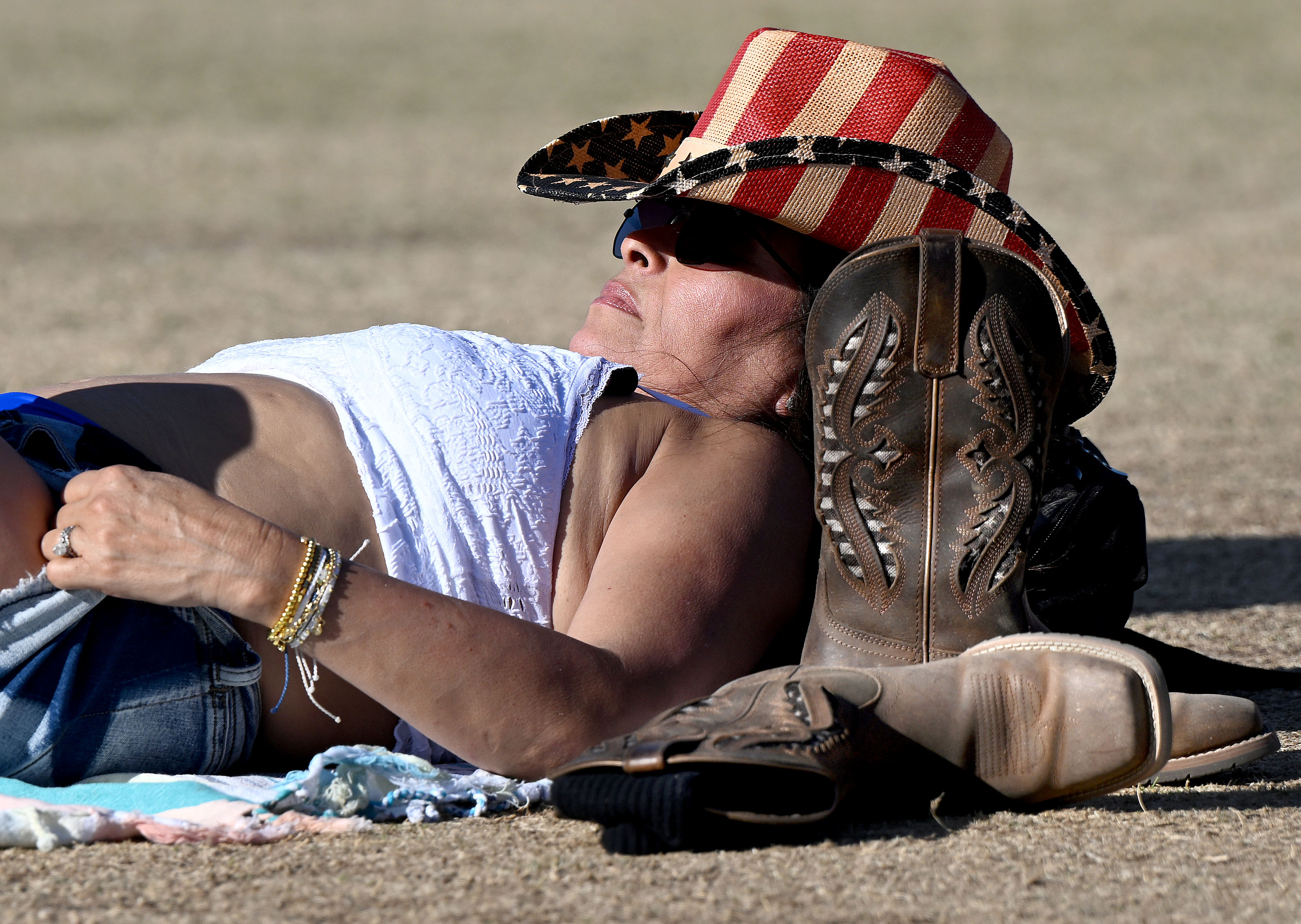 A country music fan gets some rest on the final...