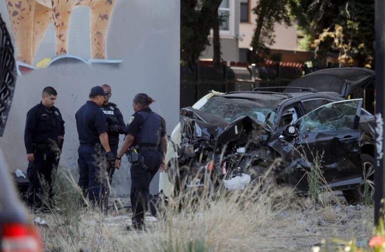 One killed, one critically injured in Oakland car crash