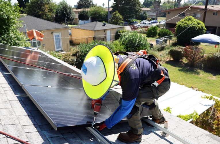 Solar panels can generate $691 a year in homeowner savings, study says