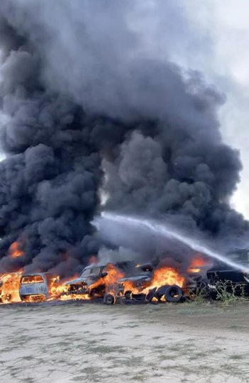 large-westside-turlock-fire-burns-through-one-acre,-multiple-vehicles