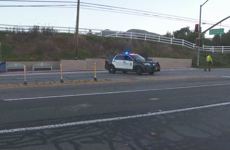 PCH closed in Malibu as suspect remains barricaded in vehicle