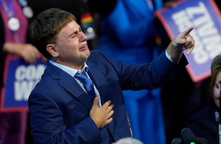 “That’s my dad!”: Gus Walz tearfully cheers on his father as he accepts Democratic VP nomination