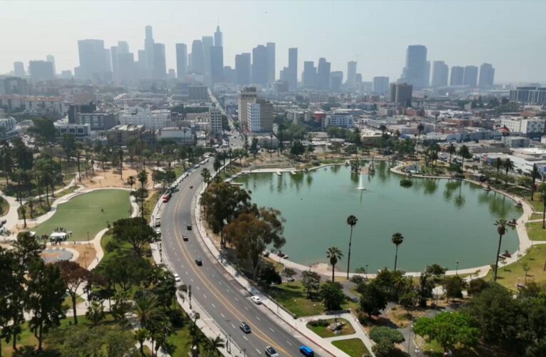 ‘Es audaz’: Los Ángeles toma medidas para cerrar Wilshire Boulevard a través del parque MacArthur